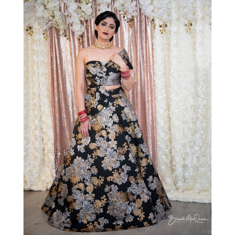 © Copyright 2019 LashOut Studio